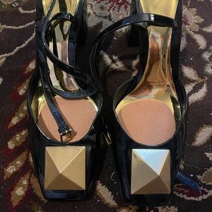 Valentino black and gold heels.Barely worn great condition. No box just bag.